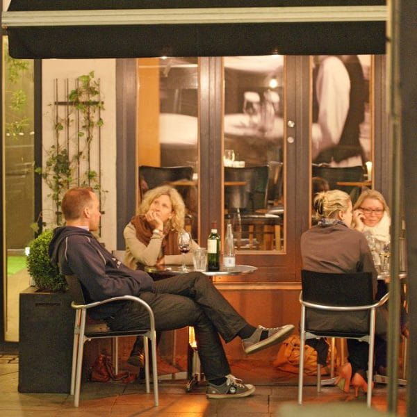 VIREOO PROFESSIONAL 550W Promiennik ciepła podczerwieni, stolik grzewczy z czujnikiem ruchu ( IP44, lampa: Ultra Low Glare) - MENSA HEATING